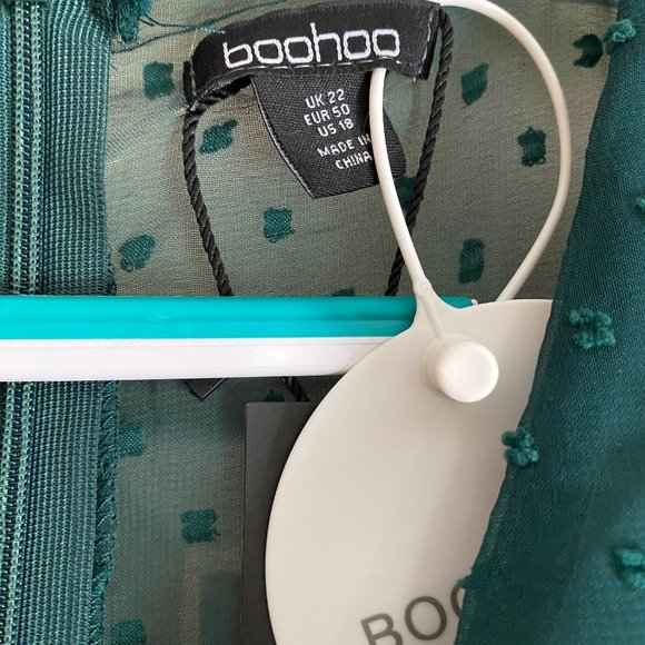 Elegant Green V-Neck Dress - Picture 3 of 10